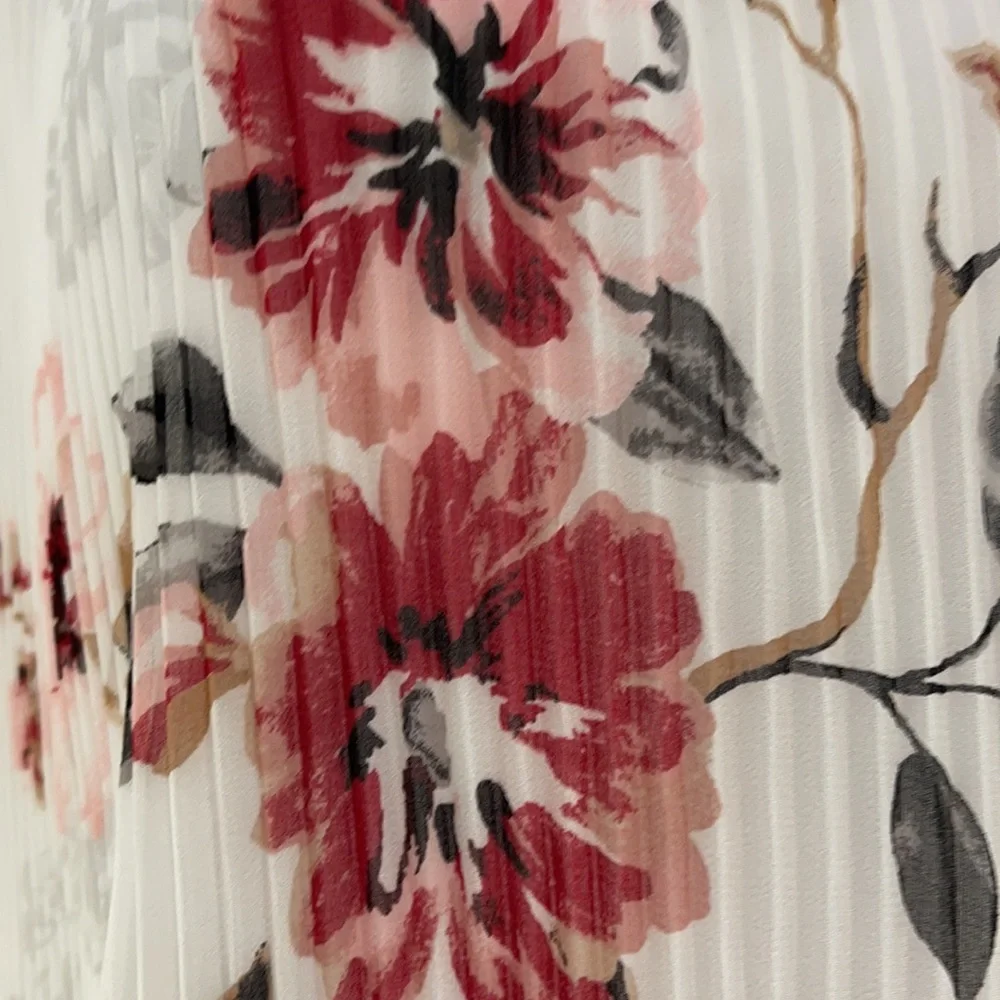 White House Black Market Pleated Blouse - Picture 13 of 13